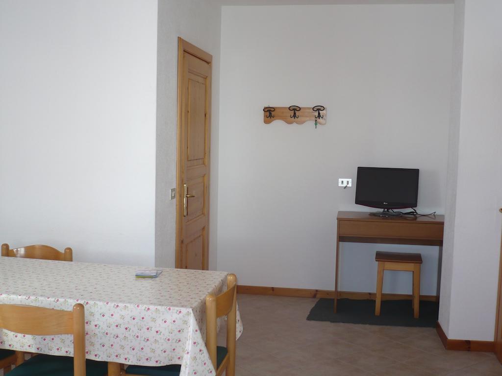 Apartamento Casa Gembre Livigno Habitación foto